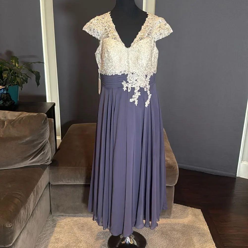 Women’s Ivory Lace Top Chiffon V-Neck Formal Dress Cap Sleeves Size 14 NWT